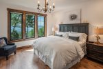 Enchanting Master bedroom with King bed, en suite and luxury linens